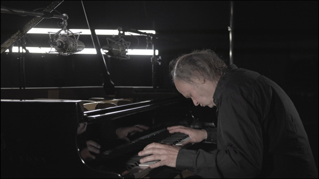 Volker Jaekel am Klavier